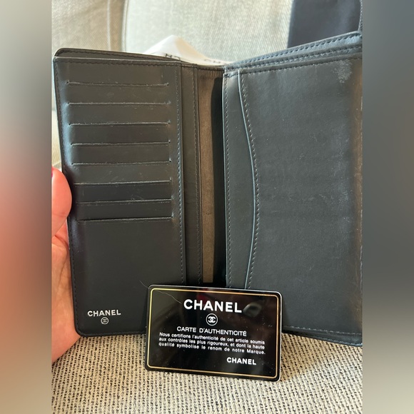 Authentic Chanel Limited Edition Striped Patent L-Yen Wallet - Picture 6 of 6